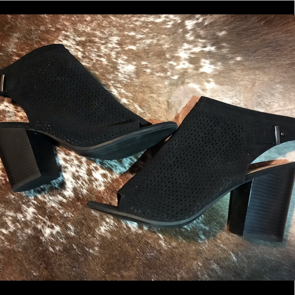 Manhattan ankle mesh booties. Brand new. Size 11.
